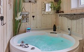 Appartement Aix Centre historique Sauna Jacuzzi balnéo privatif