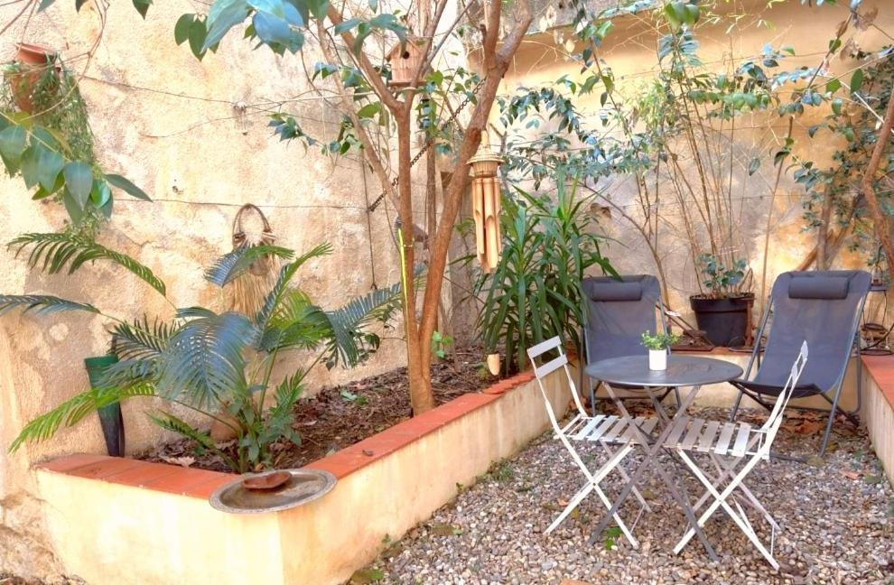 Appartement Aix Centre historique Sauna Jacuzzi balnéo privatif Aix-en-Provence Chambre photo